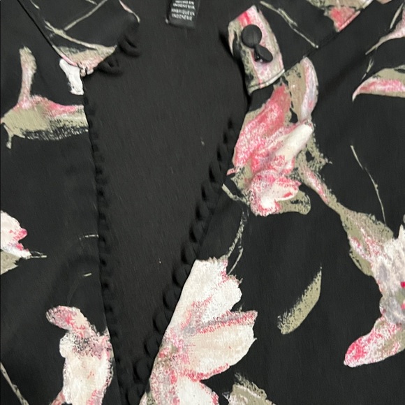 White House Black Market Floral Sleeveless Blouse - Picture 3 of 9